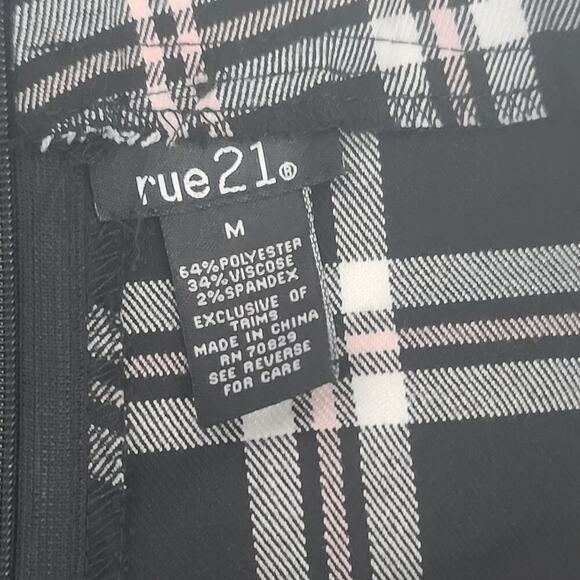 Rue 21 plaid black/pink dark academia Y2K mini skort Sz Medium Twee grunge punk - Picture 7 of 9